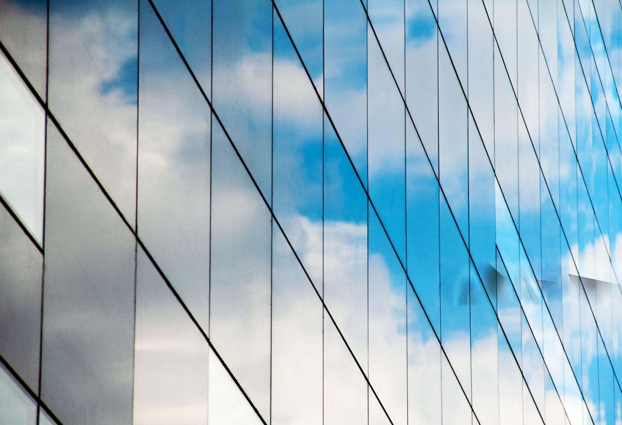 Structural Glass Systems in Modern Architecture: Where Transparency Meets Engineering Reality