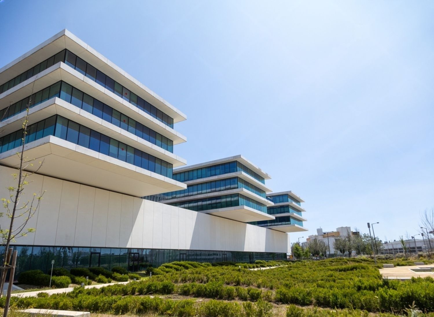 Engineering Healthcare Building Envelopes: Why Hospitals Demand a Different Level of Façade Performance