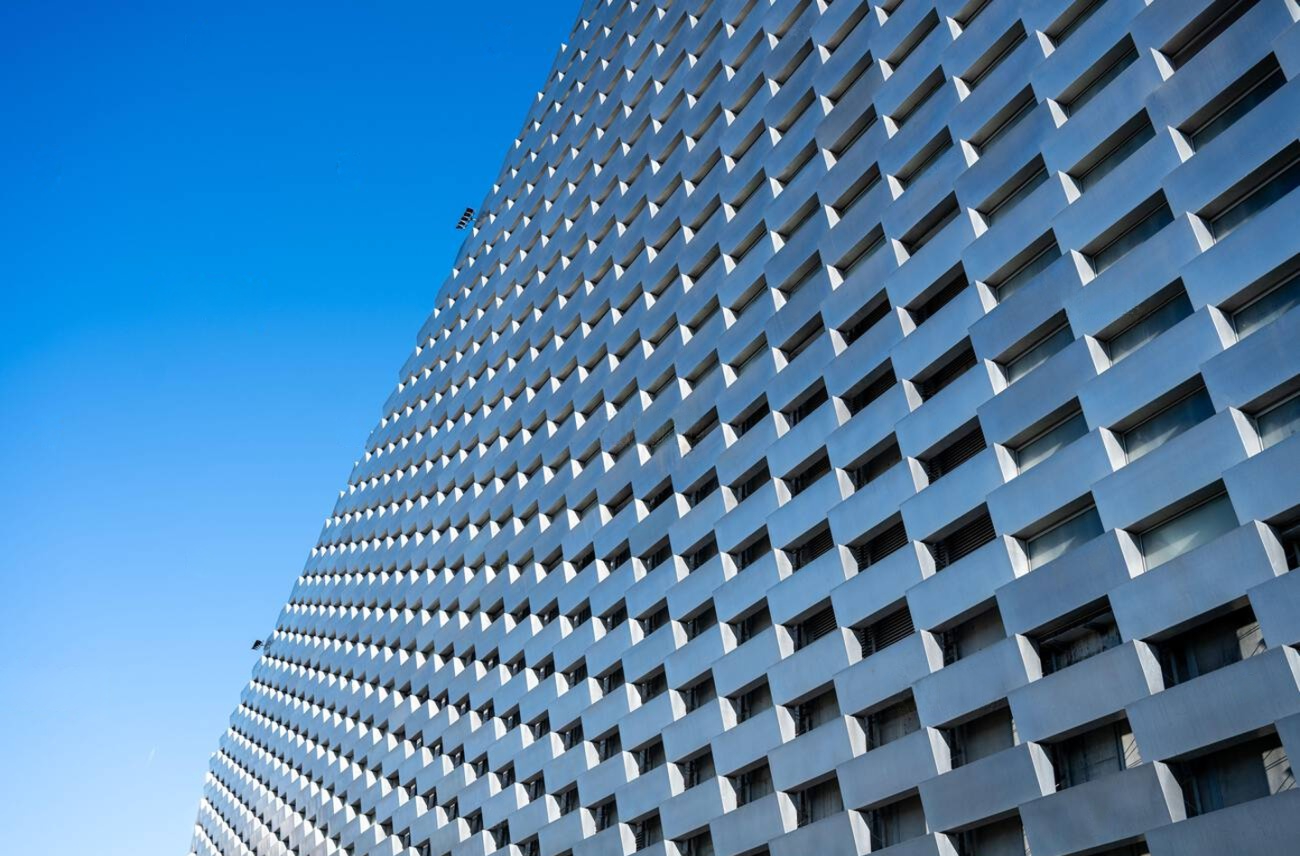 Curtain Wall Systems vs Window Wall: Performance Differences That Impact Building Envelope Design